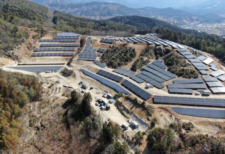 KJC_岐阜県_4.5MW_グランドスクリュー_傾斜地架台2