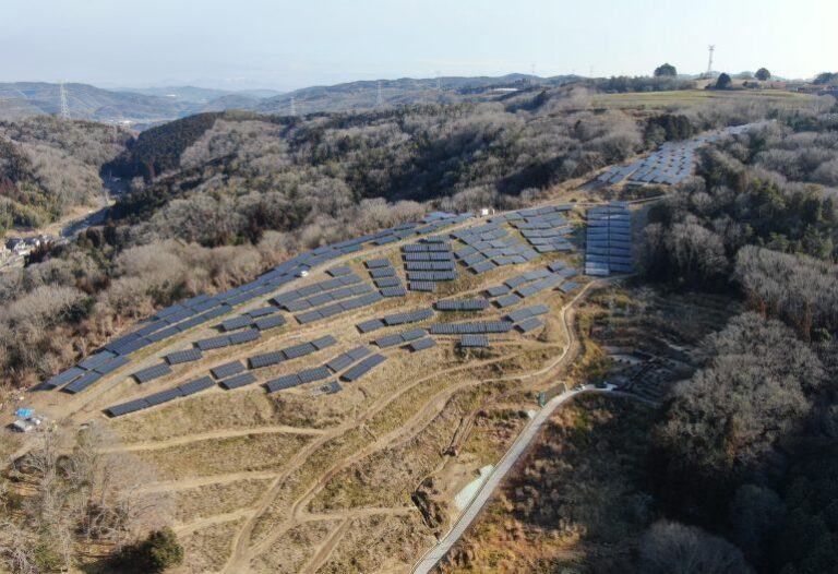 KJC_岡山県_2.5MW_グランドスクリュー_傾斜地架台1