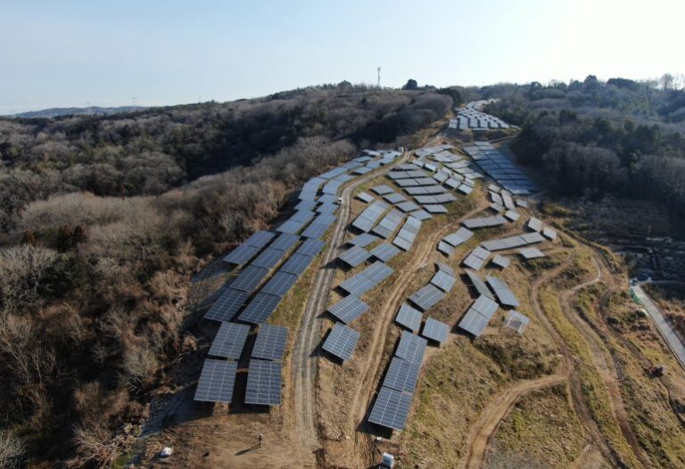 KJC_岡山県_2.5MW_グランドスクリュー_傾斜地架台2