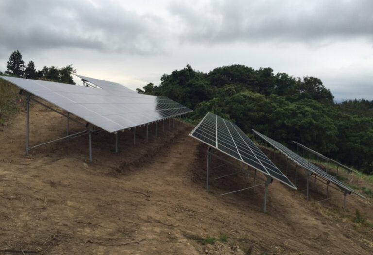 KJC_長野県_75kW_太陽光_スクリュー杭-傾斜地架台＿1