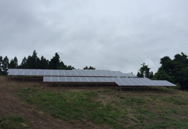 KJC_長野県_75kW_太陽光_スクリュー杭-傾斜地架台＿2